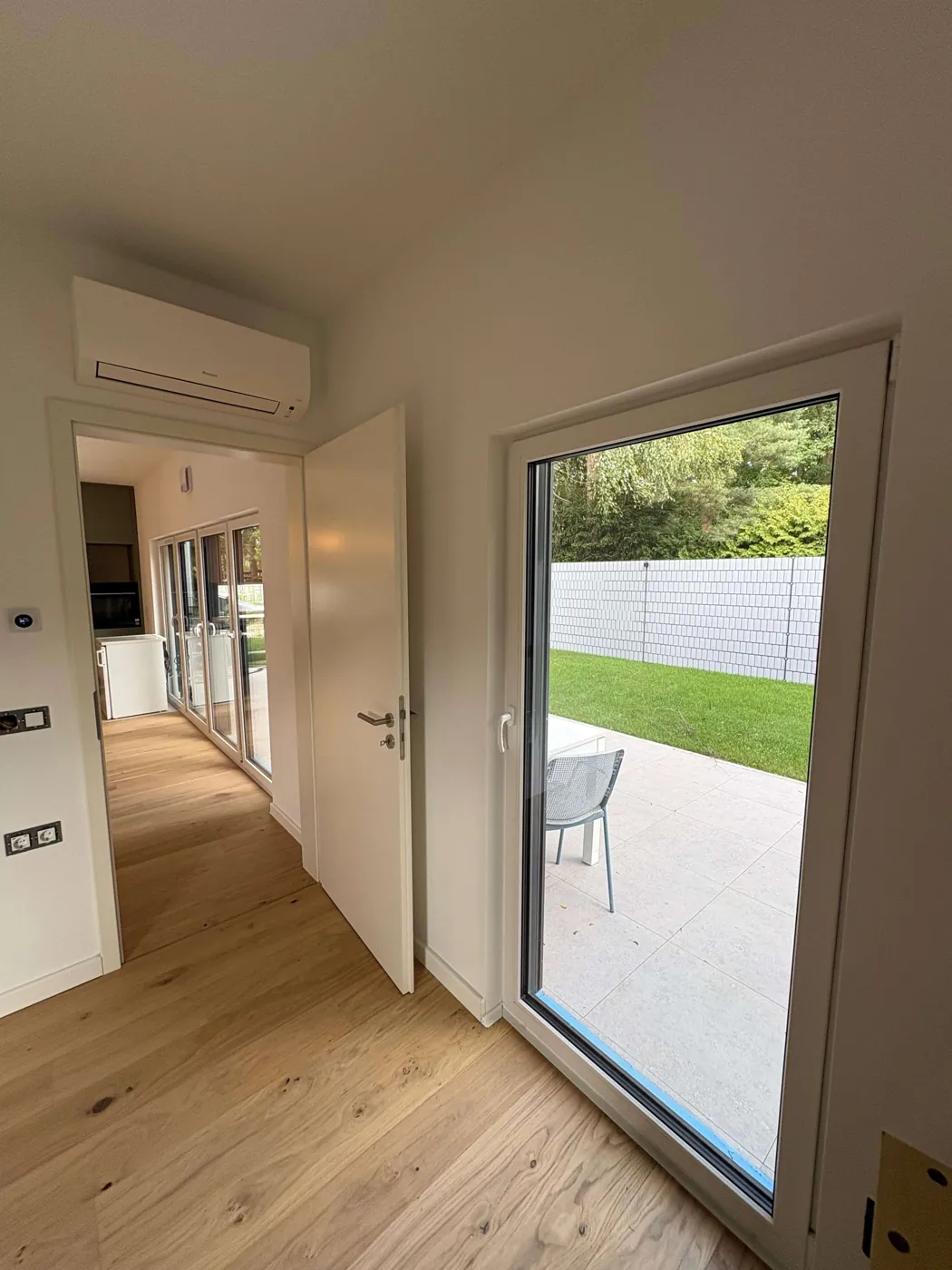 Flur mit Terrassenzugang