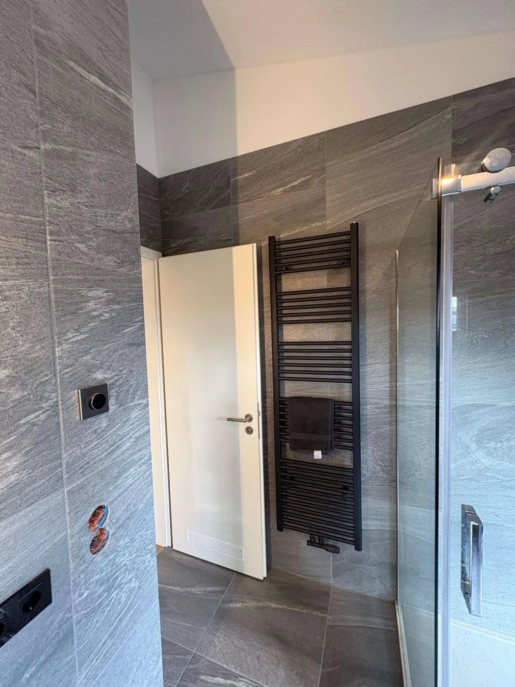 Badezimmer mit Dusche