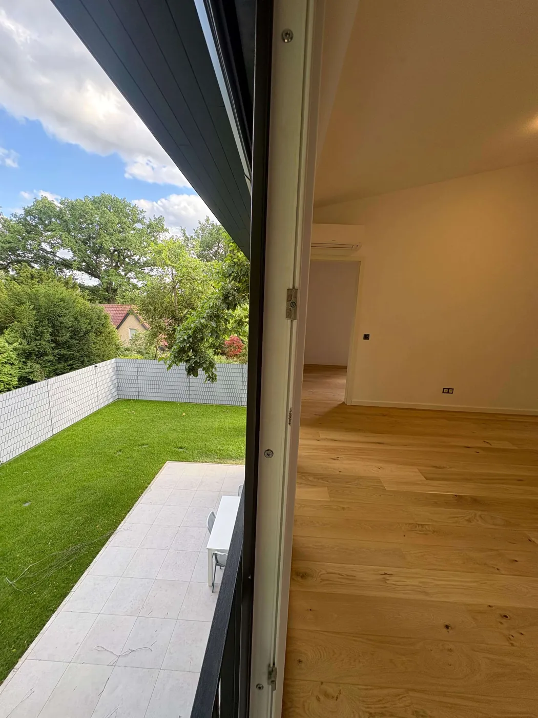 Terrasse und Wohnraum