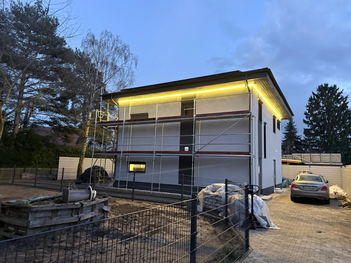 Fassade, Pflaster & Wärmepumpe — Foto 1